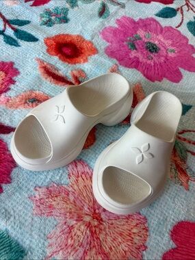 Lightweight White Slip-On Platform Mules